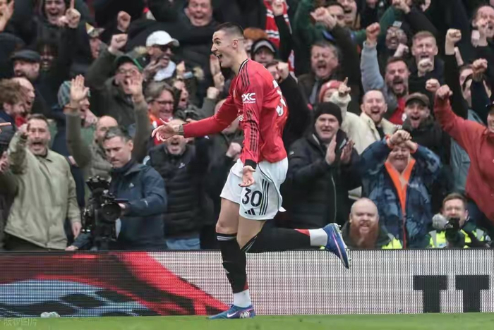 谢什科替补建功助曼联逆转，引爆梦剧场