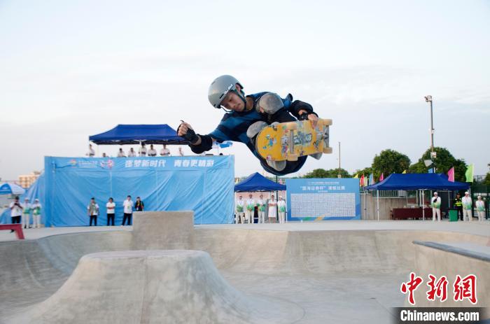 首届全国学生青年运动会南宁启幕 1.65万志愿者助