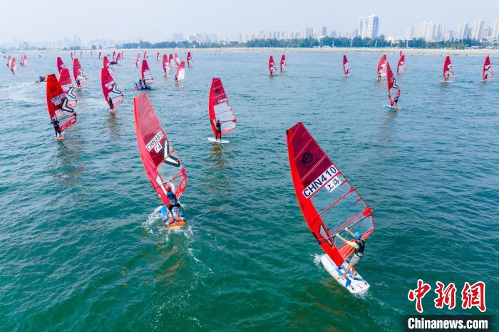首届全国学生青年运动会南宁启幕 1.65万志愿者助